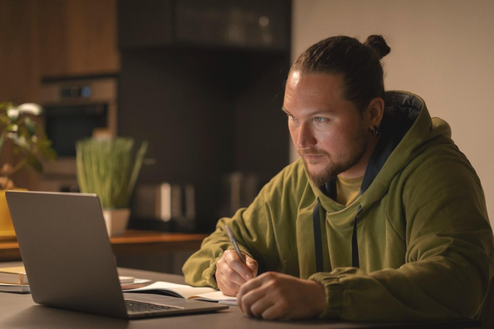 Professionelles Beratungsgespräch zur strukturierten Finanzplanung